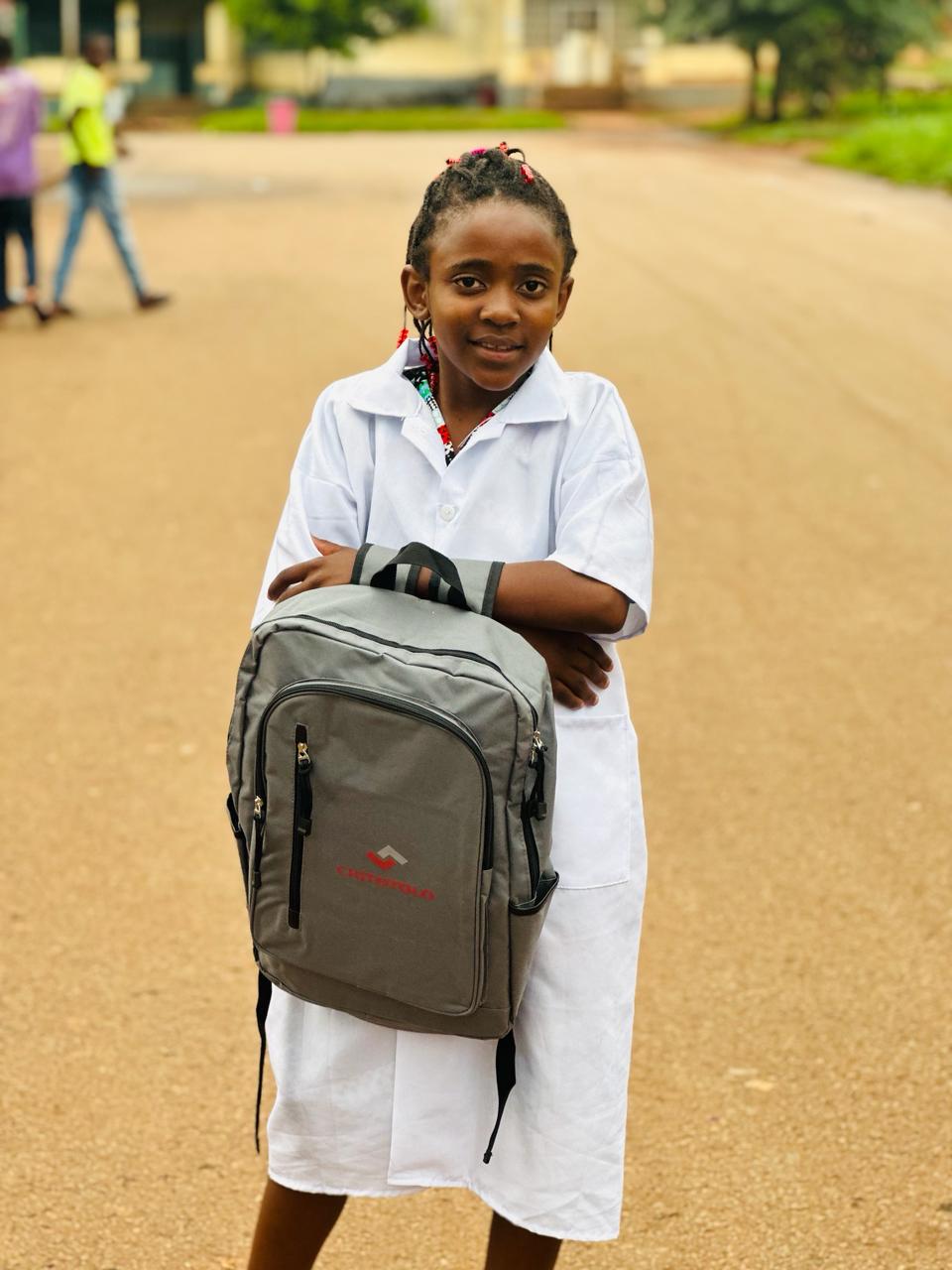 menina_indo_para_escola